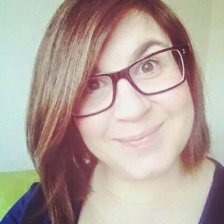 Marta, po godzinach blogerka, dekoratorka-amatorka i miłośniczka zakupów, dobrego jedzenia i czasu spędzonego w rodzinnym gronie.