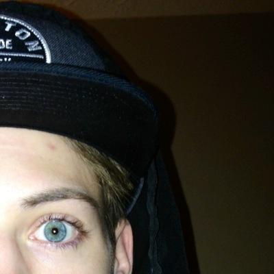 live simply so others can smiply live                                  Kik:Badboyx33                               Instagram:Unkown._.ll