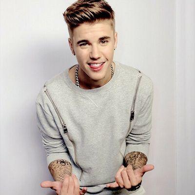 Justin, if you need me i'll come running from a thousand miles away, cause when u smile, I smile.  -.Butsy,Cody,Janoskians,5sos,Magcon.- ❤