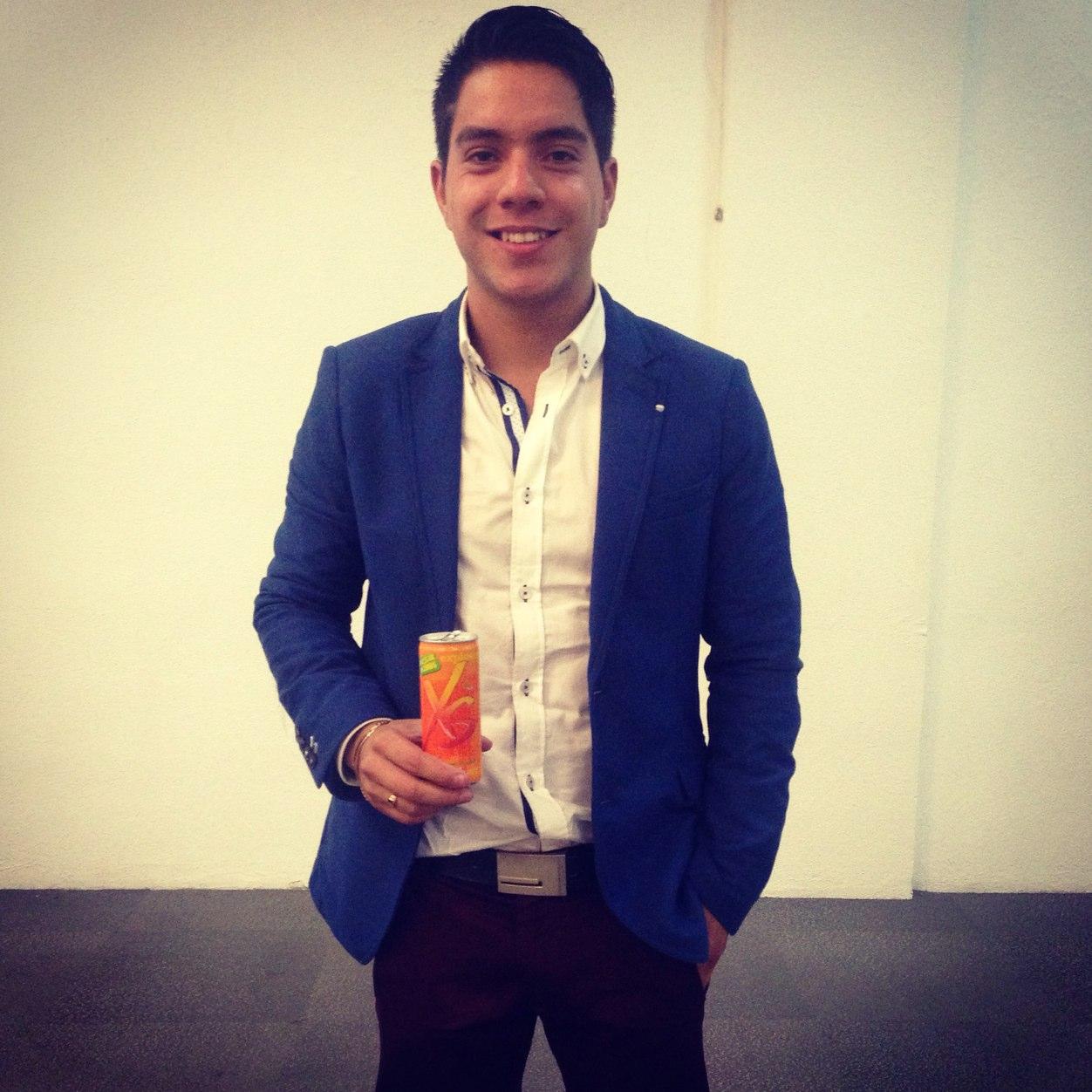 ACTOR , estudiante de CINE, leector, una opcion mas de twitter !