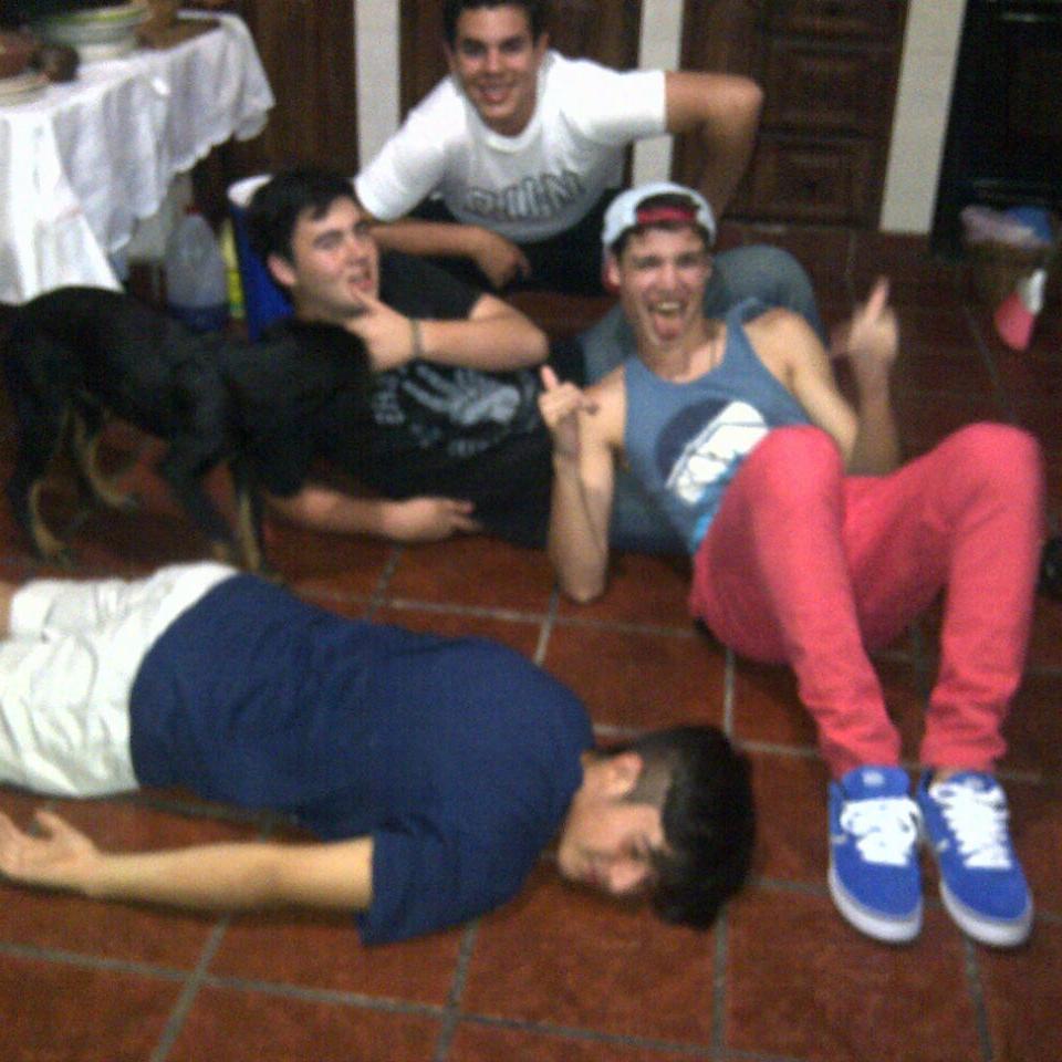 100% bostero y negro cumbiero-de cuerdos y locos todos tenemos un poco- 
snap lobitoplate