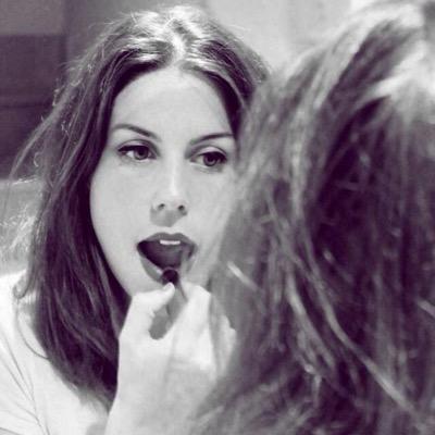 Sólo me hago responsable de lo que digo, no lo que tú quieras entender. Community Manager. Marketing digital( SEO, SEM).Copywriter