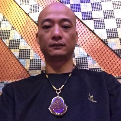 bé thì bú me, lớn thì bú vơ...