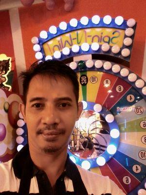 anosmalls's profile picture. 