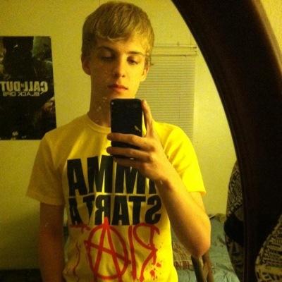 Basic white boy who loves Starbucks and 5Sauce lol 5SOS