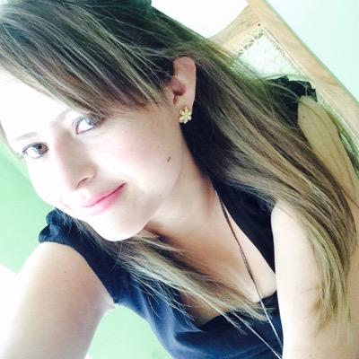 Amo la vida, los buenos amigos, un buen libro, los animales, ingeniosa,sobretodo apasionada por la tecnología, ...