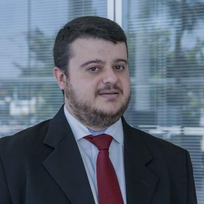Entusiasta da Fé em Deus o criador do Universo, Financista, Músico...