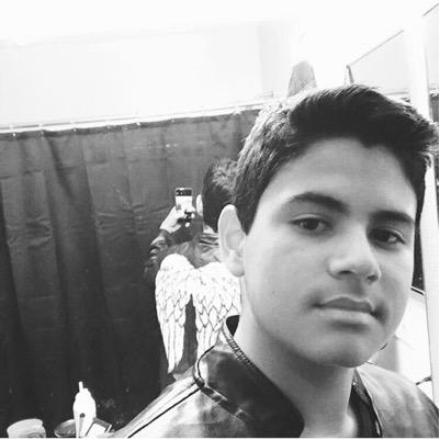 hey guys this is my Twitter and follow me
