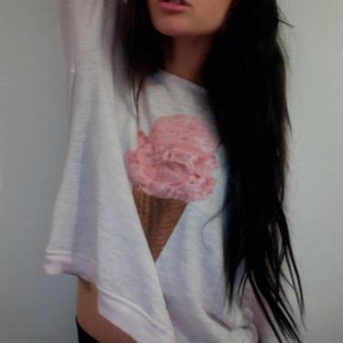 sxdlxfee's profile picture. t'est bien la derniere personne que j'avait envie de perdre . putain de cancer.