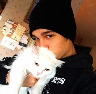 I would love austin forever and hopefully I could meet my idol in person and make my dream come true love u Austin forever and always ;):)) ♥♥♥♥♥♥♥♥♥♥