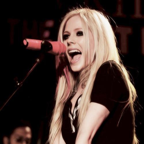 não tem palavras que cheguem perto de descrever meu amor pela Avril, se fosse somente 1 palavra? talvez Eterno fosse uma boa opção.