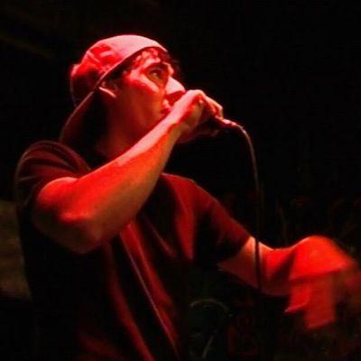 Sericinefilo. Andaluces levantaos. Teatro, musicales y cantar. Estoy en proceso de actor de doblaje y teatro. Amor infinito a los animales ❤️. Forza Xerez CD.