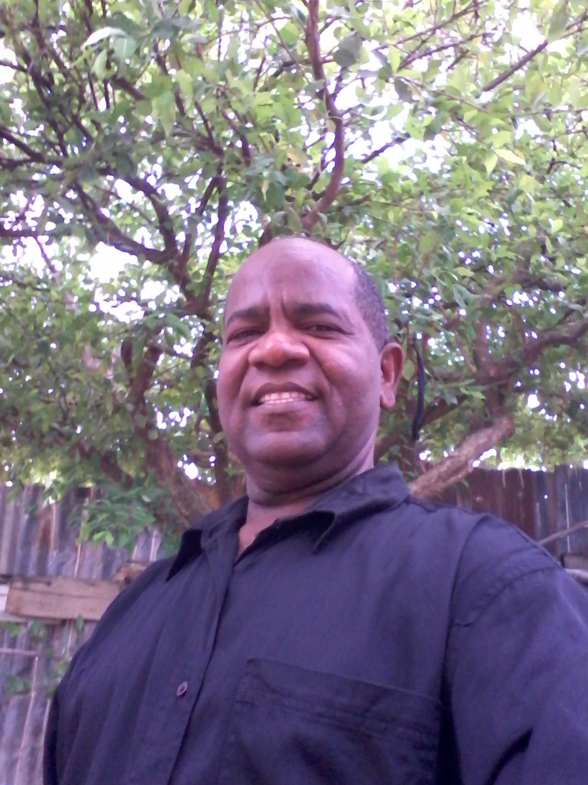 Lugar de nacimiento santo domingo DN vivo en la Romana mi esposa eva mis hijos gilberto y gilda y mi nieto Ramon d js acevedo