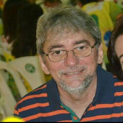 Natural de Sousa -PB,Advogado, Marxista,Militante Ecossocialista, Articulador do movimento cidade semiárida. membro do Comitê de Energia Renovável do Semiárido