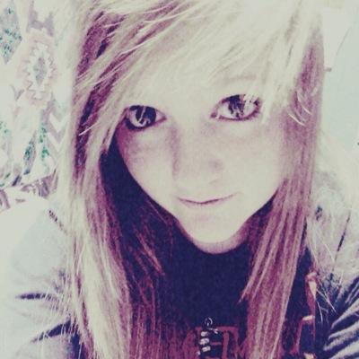 14, secretly crying ;), ptv and sws is LOVE. I can be funny :3Thats pretty much it...Oh yea! I love CHEESE.