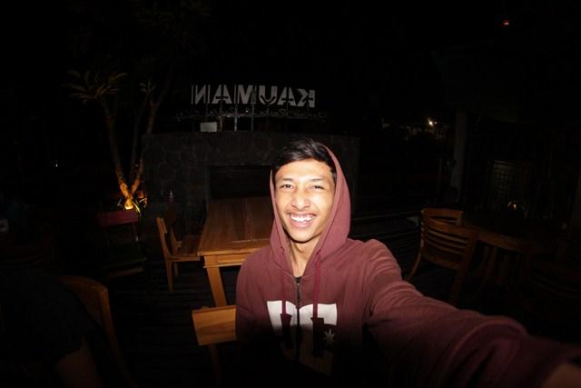 I'm a vocalist, gamers, no sleepers, nocturnal, ordinary, smokers, coffee lovers #EverydayJustLikeWeekend