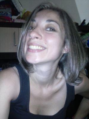 Te quiero con todo mi corazón y te odio con toda mi inteligencia. Me chupa la japi vo y japi tri fren boludo.
