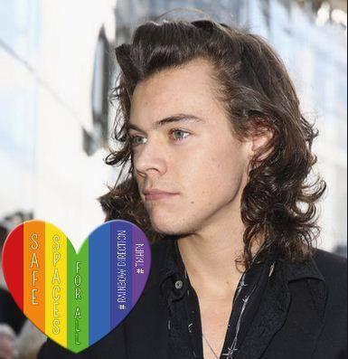 ❇ A thousand cameras in front of elounor, a million fans behind larry. ❇