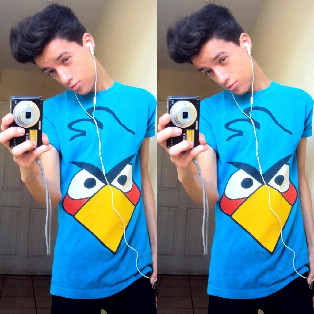 Soy extremadamente divertido aunque no lo crean soy alguien de gustos sencillos osea me conformo con lo mejor..!!! Jaja ;) ♥♥~Directionerboy~♥♥