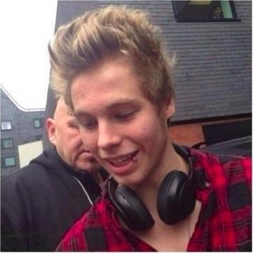 free follow from @zxxld // follow her bc she follows back
