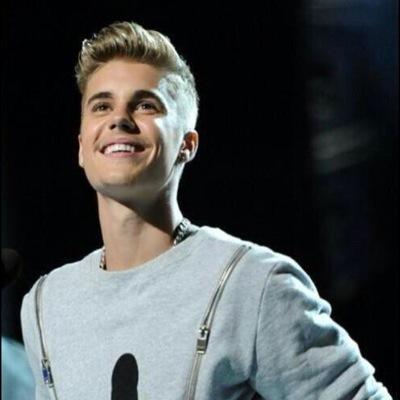 i know your crying and your hands cant stop shaking, but baby dont worry your life is worth living. believe tour july 31, 2013 ♡♡justin drew bieber i love you♡♡