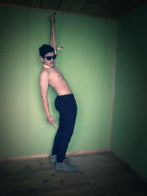 Hi I am 15 year old boy, I love writing songs and singing, I would like to be somebody known, I like to have fun and enjoy life, my forite singer is Katy Perry♥