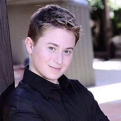 Nevel Papperman (@illruethisday) Twitter