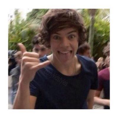 hi! @jolIyhes gave you a free follow so please follow her back! thanks and ily