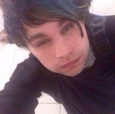 Michael is really pretty and I look like a trash can              0/4