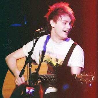 Iovestruckcalum's profile picture. band/4