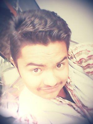 i'm new here my age is 17 n i'm so damn cute n i love rawstar mansheel gujral