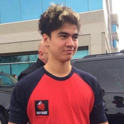 Free follow from @ccuddlycalum so follow her! ifb on there :) I CAN'T CHANGE THIS USERNAME BECAUSE I FORGOT MY PASSWORD