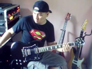 Guitar enthusiasts and only God can explain..