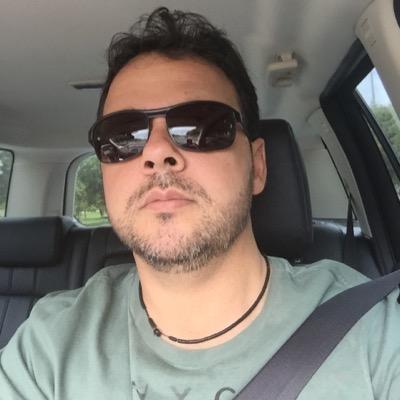 Empresário. Se você se propõe a fazer algo que o faça com primazia.