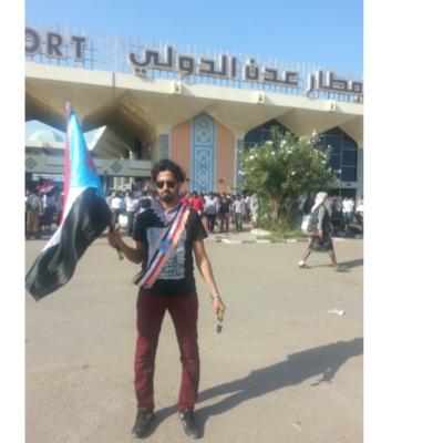 @alosh185: الصمت حكمة في عيون الرياجيل
والرجل يعرف معدنه من كلامه

يعف ب لسانه عن القال والقيل
وبعض المواقف يكتفي ب ابتسامه