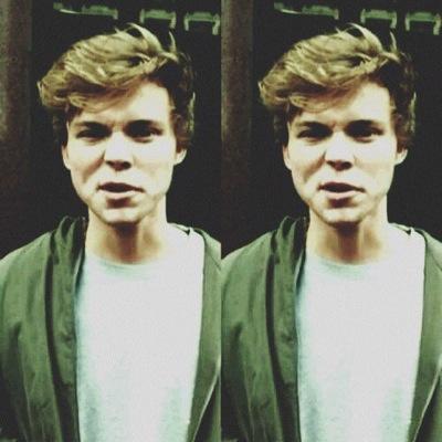 follow @Niallasse
