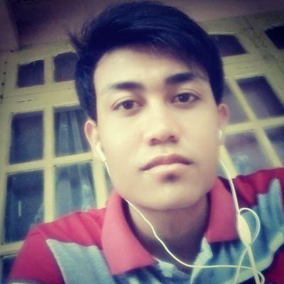 selalu ingin membuat orang  selalu tersenyum