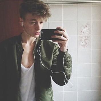 instagram: hugobrett