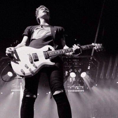 One thing you can do better than anyone else, is be yourself. I love the 4 Aussies making music ♡Luke ' Calum ' Mikey 'Ashton ♥♥5sos