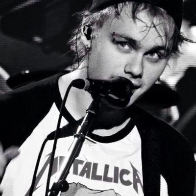 Michael Clifford Stuckinmuke Twitter