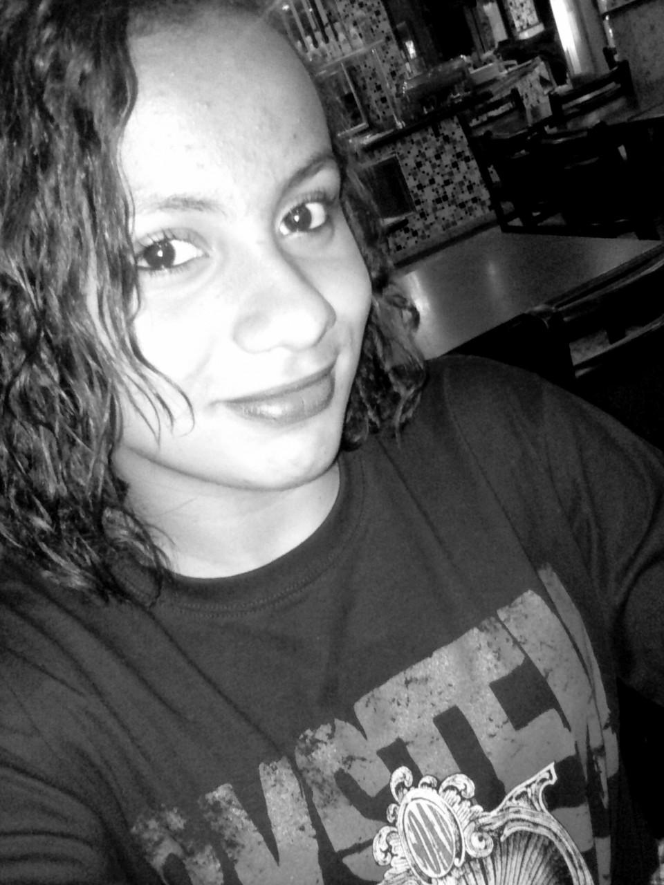 Bom, meu nome é Emanuelle mas pode me chamar de manu, eu simplismente amo rock. Minhas bandas favoritas são: AA, BVB, FIR, BMTH, MOTIONLESS, SWS, SOAD, PTV E e
