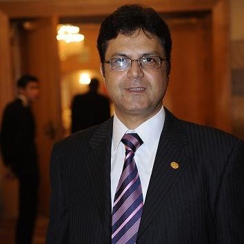‏سكوت أهل الحق عن الباطل جعل أهل الباطل يعتقدون انهم علي حق