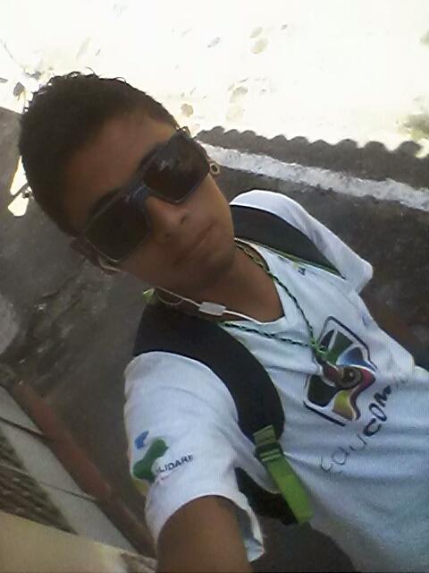 ~~ A fronteira entre o sonho e a realidade , chama-se vontade..''