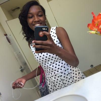 _beautybychels's profile picture. Bios are over rated✌️