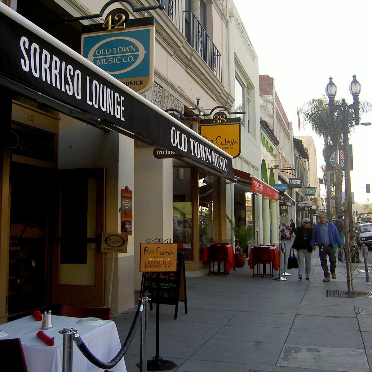 utotiFe's profile picture. 渋谷でアパレルショップを経営してます。20歳です。
 趣味は映画観賞です。
 沢山の方とTwitterを通して交流していきたいと思っております。