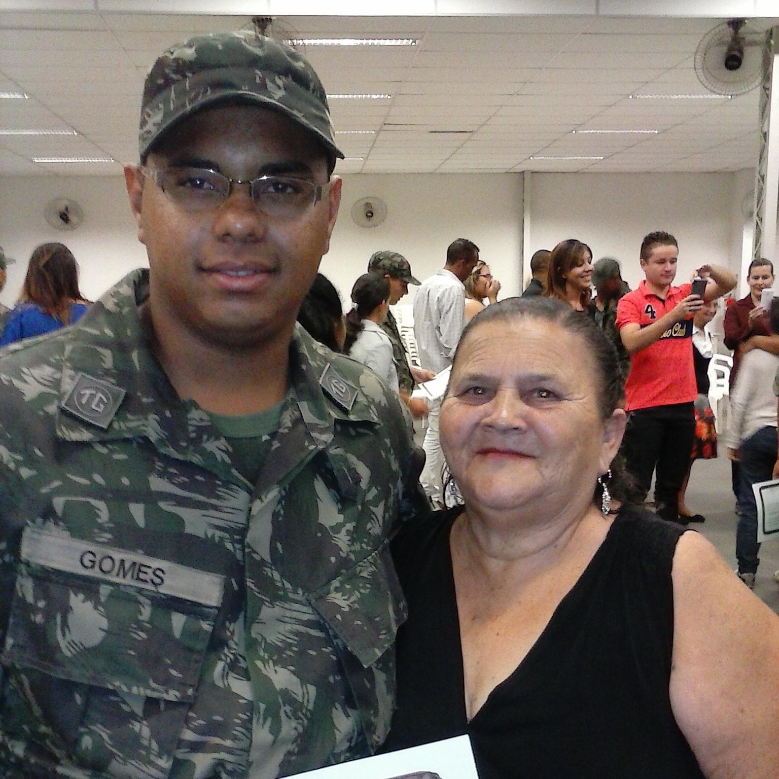 ‎''POR MAIS LONGA QUE SEJA A CAMINHADA O MAIS IMPORTANTE É DAR O PRIMERO PASSO.