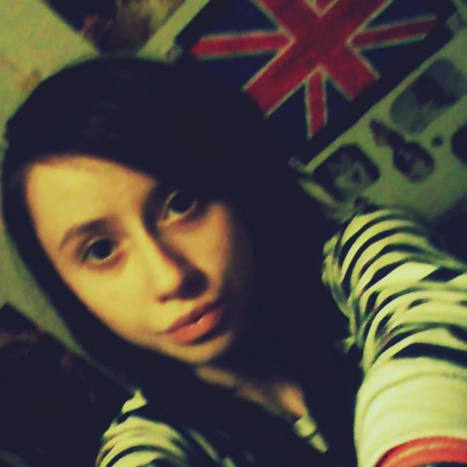 hei , sunt Arianatoare,Selenatoare si Directionera :) :3