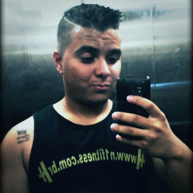 Haa Mlk'k ... Tuu sabbe cola com nooix .... Meete essa pohaa de #follow aii ii Pah ... Seegue laah http://t.co/QKR0SuVXl5