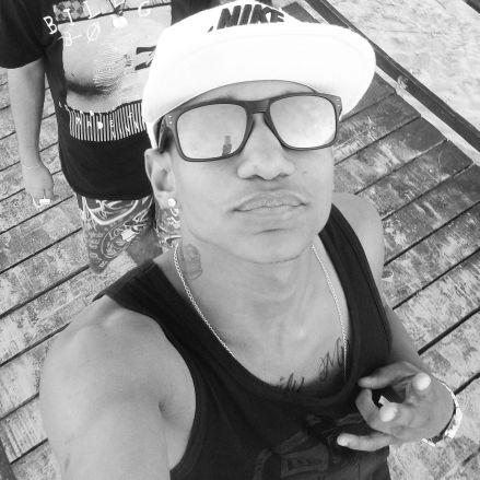 MJ★      Se quer chegar onde alguém jamais chegou lute como alguém jamais lutou !