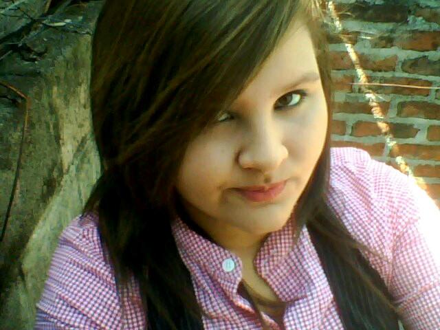 soy muy amigable jejeje y tengo 17 años :3 siganme y los sigo!!!    gracias!!!